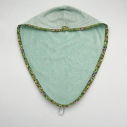 Serviette cheveu en éponge vert et liseret coordonné - Pour enfant - Une création Les Bobines de Coco