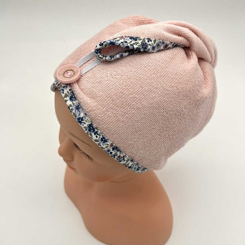 Serviette cheveu en éponge rose et liseret coordonné - Pour enfant - Une création Les Bobines de Coco