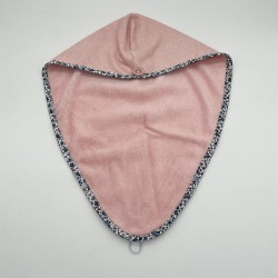 Serviette cheveu en éponge rose et liseret coordonné - Pour enfant - Une création Les Bobines de Coco