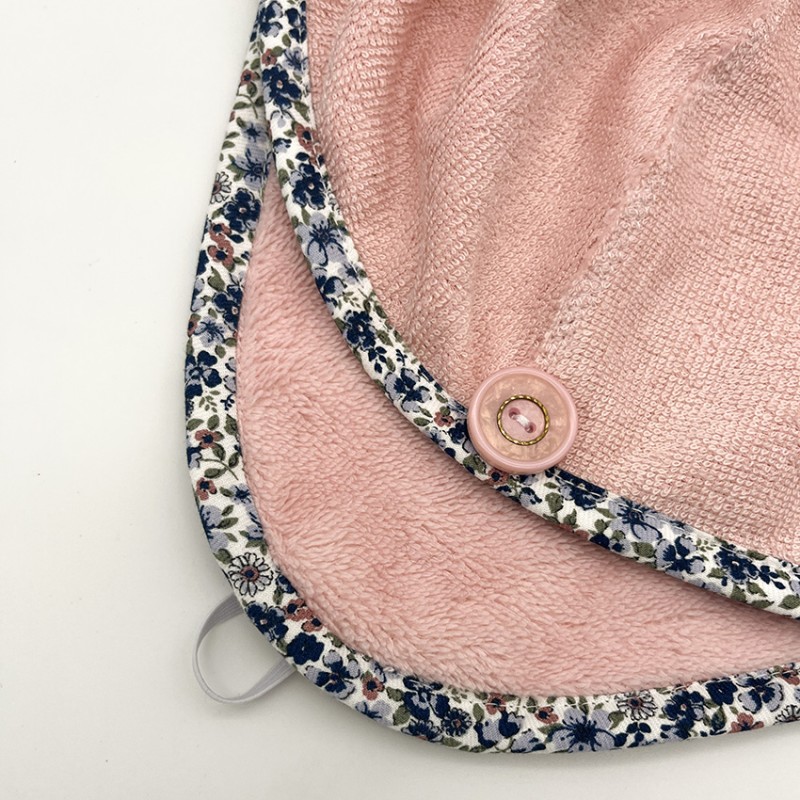 Serviette cheveu en éponge rose et liseret coordonné - Pour enfant - Une création Les Bobines de Coco