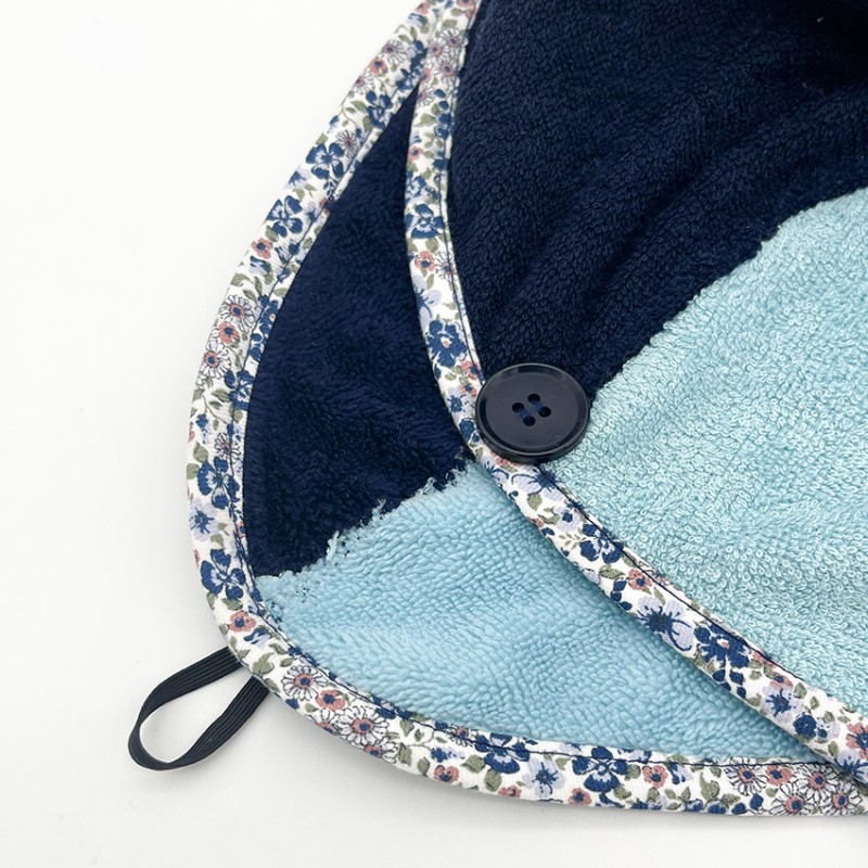 Serviette cheveu en éponge bleu et liseret coordonné- Pour enfant - Une création Les Bobines de Coco