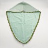Serviette cheveu en éponge vert et liseret coordonné- Une création Les Bobines de Coco