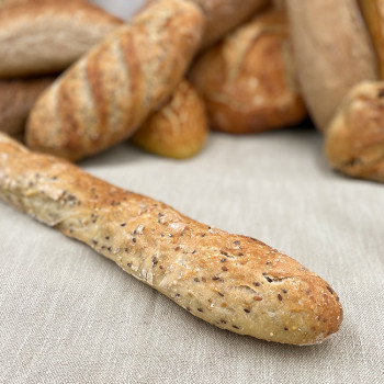 Festive Graines (Lin,millet, pavot)
Disponible en baguette (250gr) ou bâtard (350gr) - Boulangerie Cornuault - Mougon