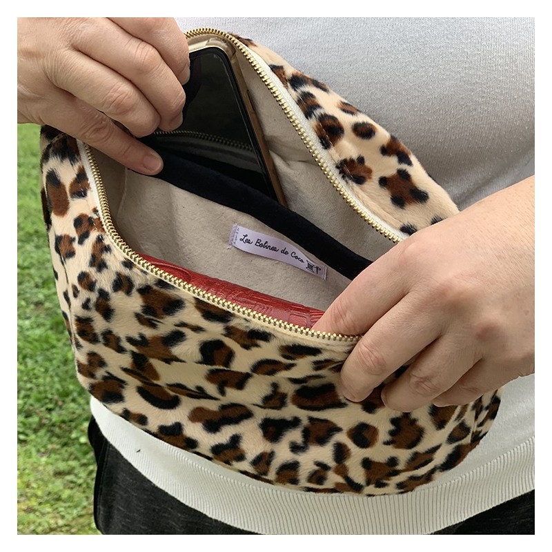 Sac banane Femme en tissu velours ras léopard- Fait main en France - modèle unique