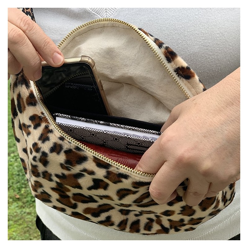 Sac banane Femme en tissu velours ras léopard- Fait main en France - modèle unique