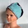 Serviette cheveu en éponge bleu et liseret coordonné- Une création Les Bobines de Coco
